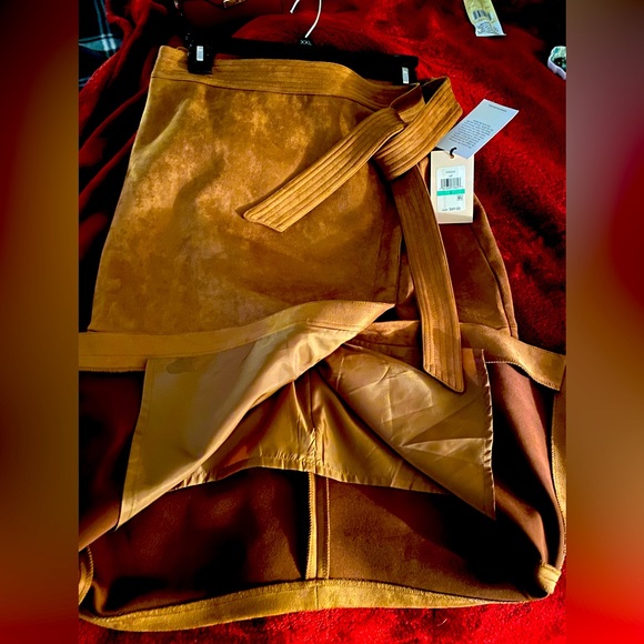 Brand new soft as Cashmere, Gold Semi Wrap Around Skirt with lining - Picture 5 of 5